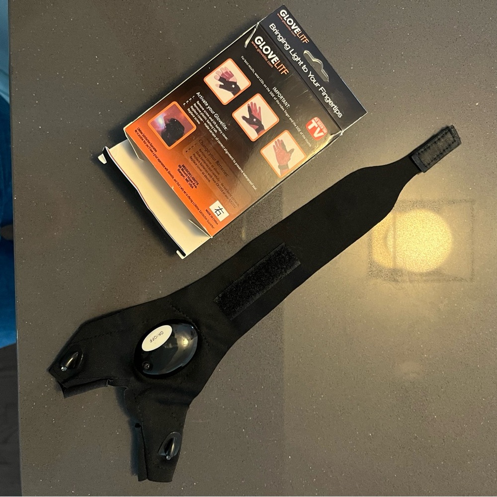 GLOVELIT Fingerless LED Flashlight - Picture 3 of 4